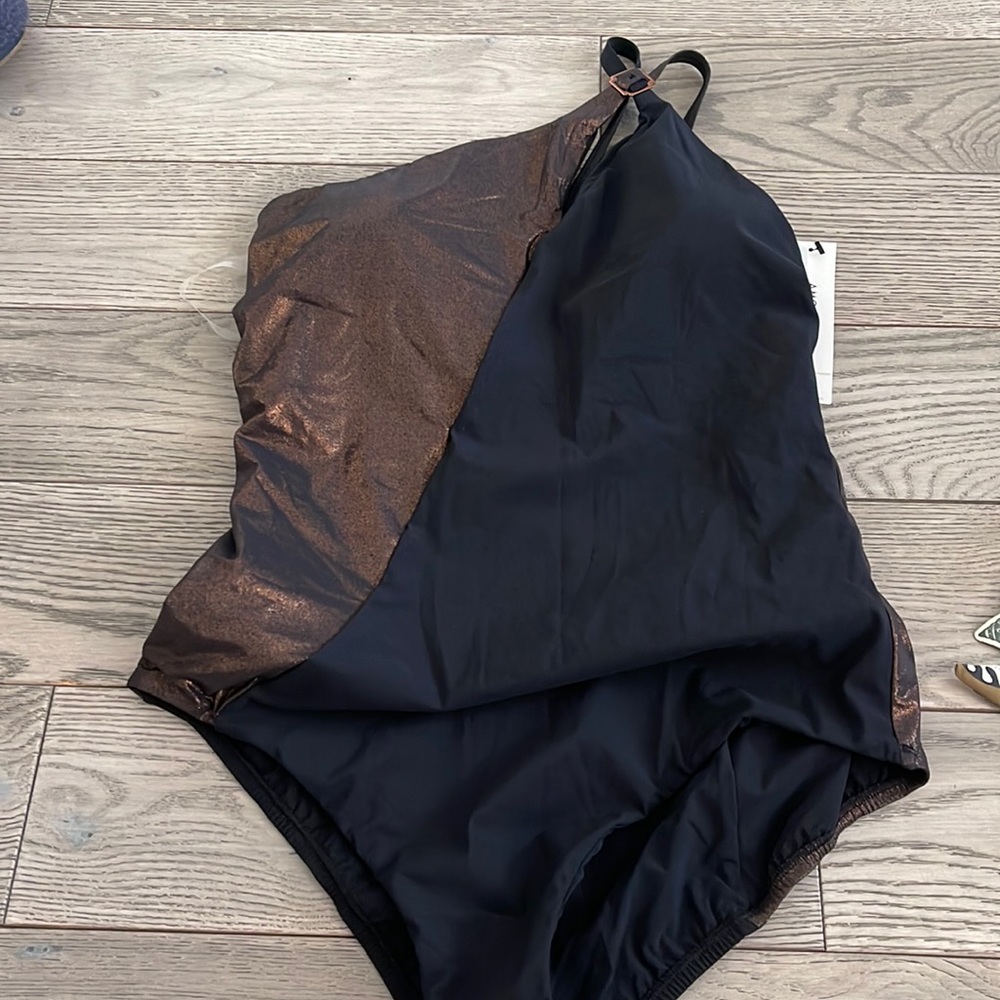 Amoressa swim